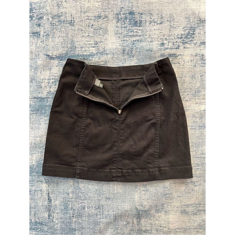 Wild Fable Black Zippered Back Denim Mini Skirt Size 4 - Picture 3 of 6